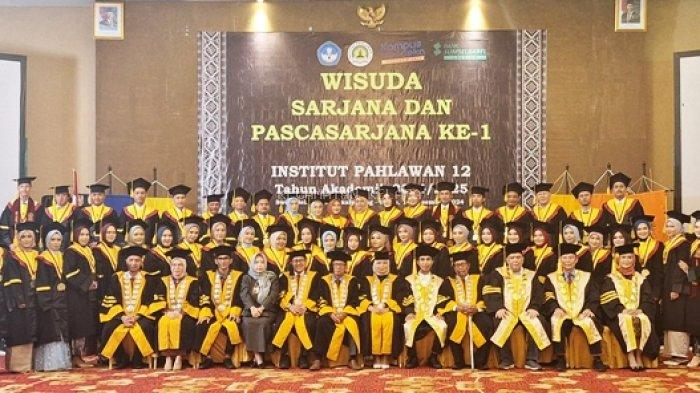 Rektor Institut Pahlawan 12 Harap Wisudawan Beri Kontribusi Terbaik ke Masyarakat 